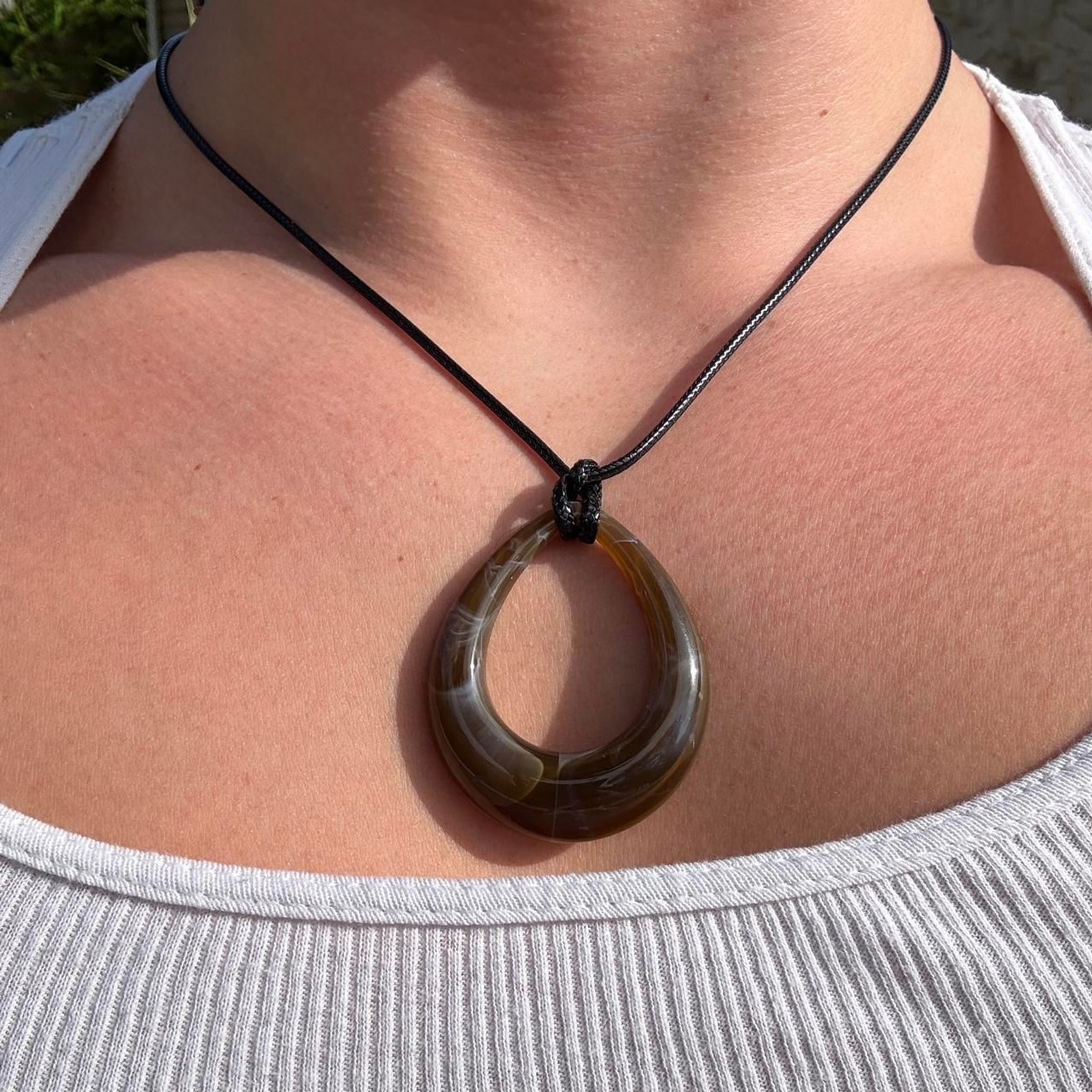 small brown amber pendant necklace w/ brown