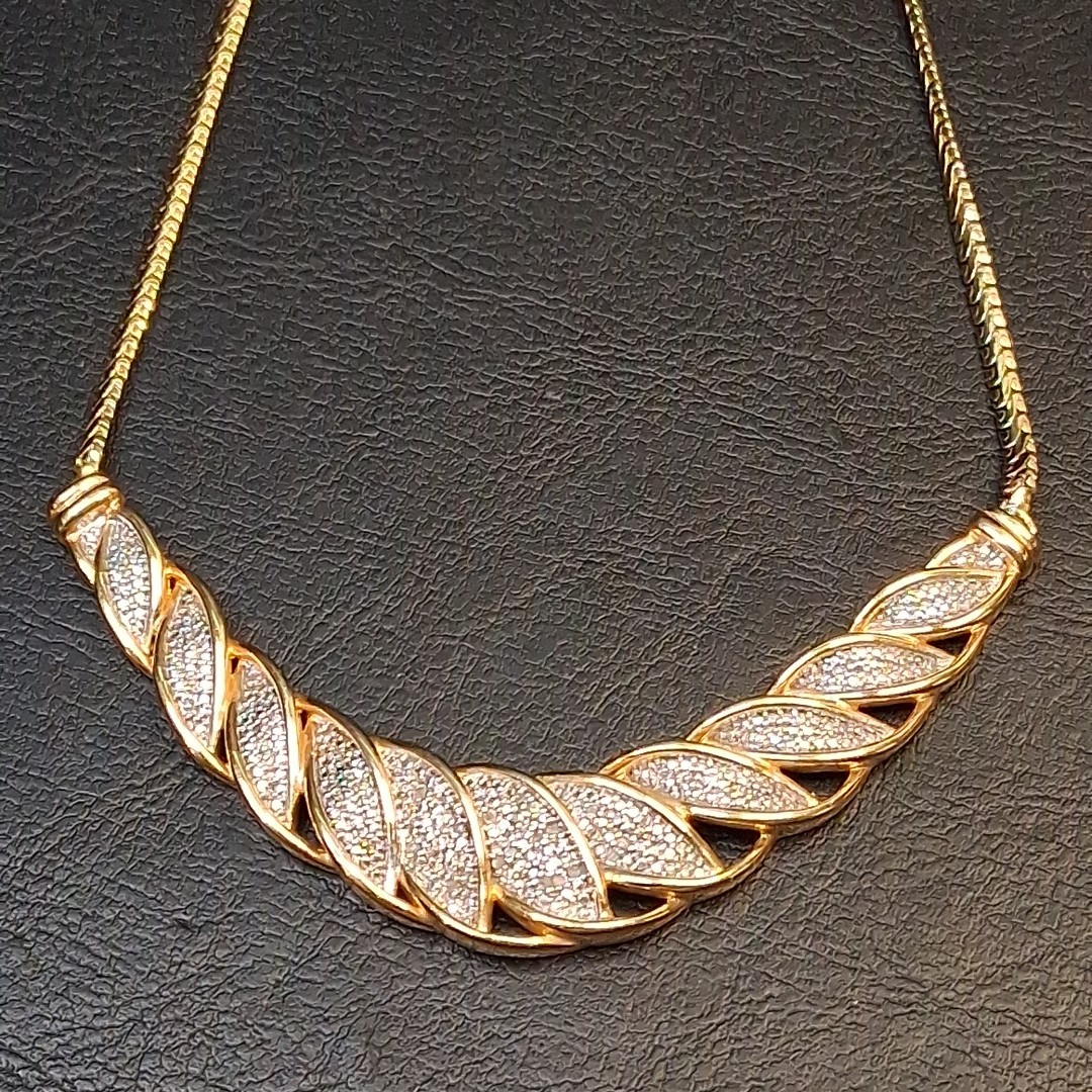 BR-KRN Chain Bib Necklace Gold Tone Whit Diamond Chip Accent. 17.253