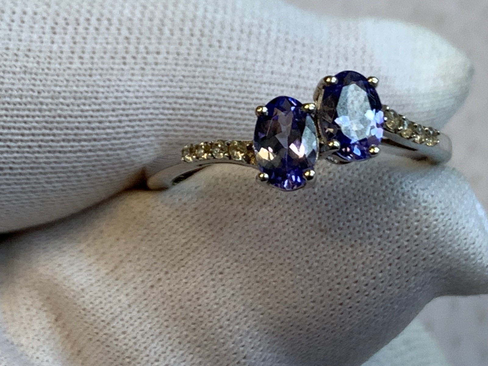 Sterling Silver Ring 2.18g Fine Jewelry Size 8 Band Tanzanite Look Stones *READ*