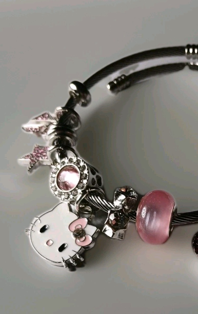 Kitty Silvertone & Pink 8 Charm Stretch bracelet Girls,teens,adults,NEW