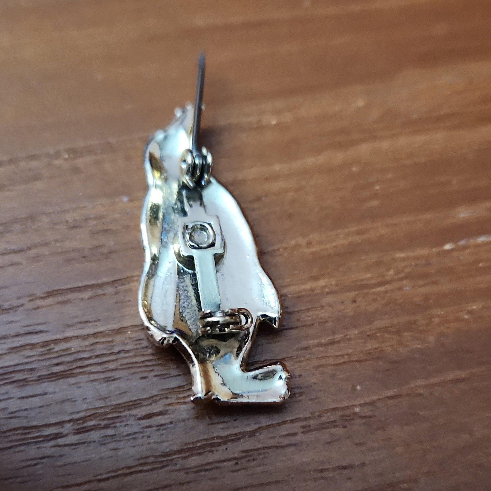 Gold Tone Metal Penguin Brooch Pin, Animal Theme, No Main or Secondary Stone