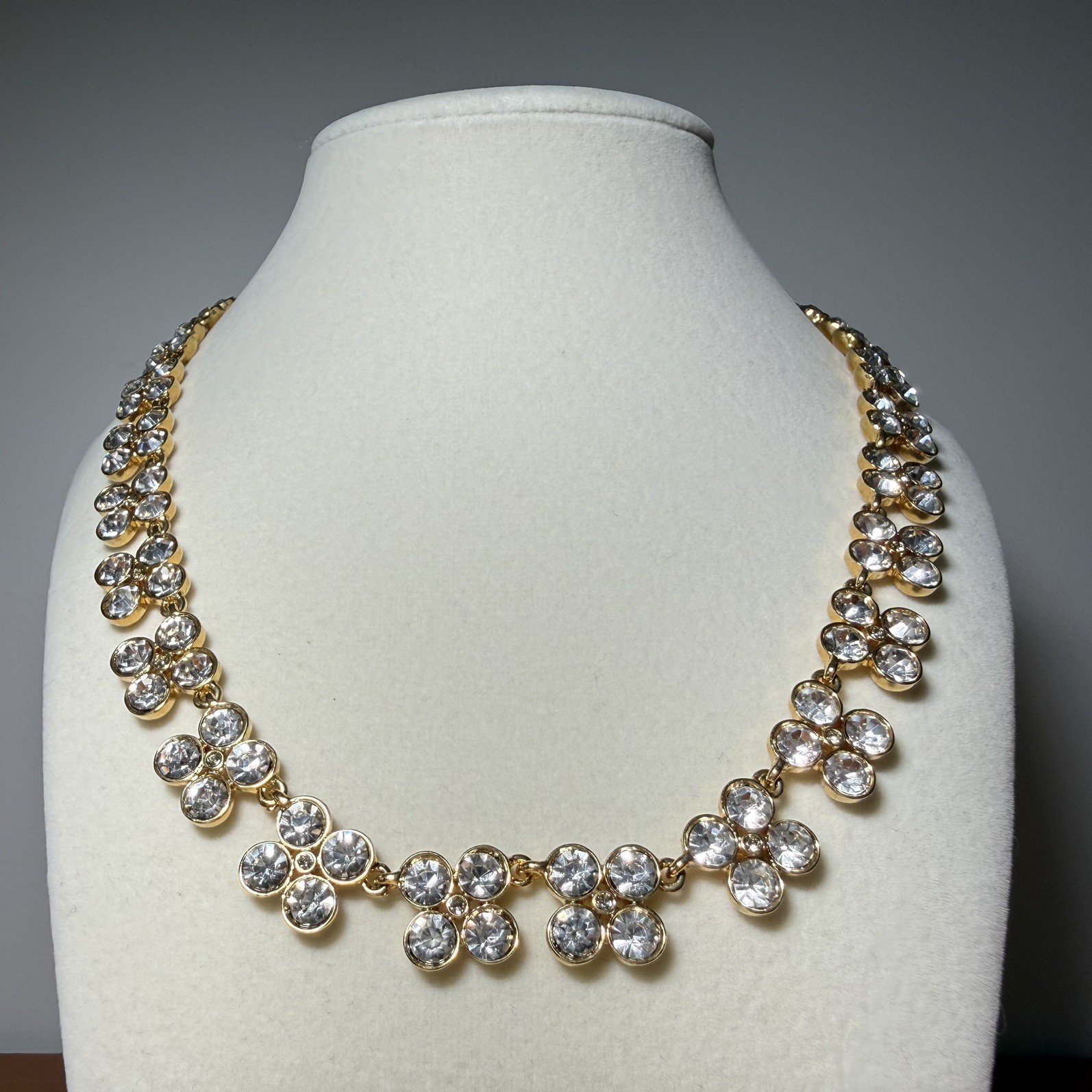 ANN TAYLOR GOLD TONE RHINESTONE NECKLACE EXCELLENT CONDITION 18” ADJUSTABLE