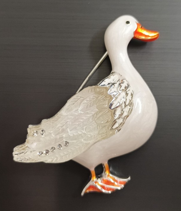 New Napier Silver Tone White Duck Pin