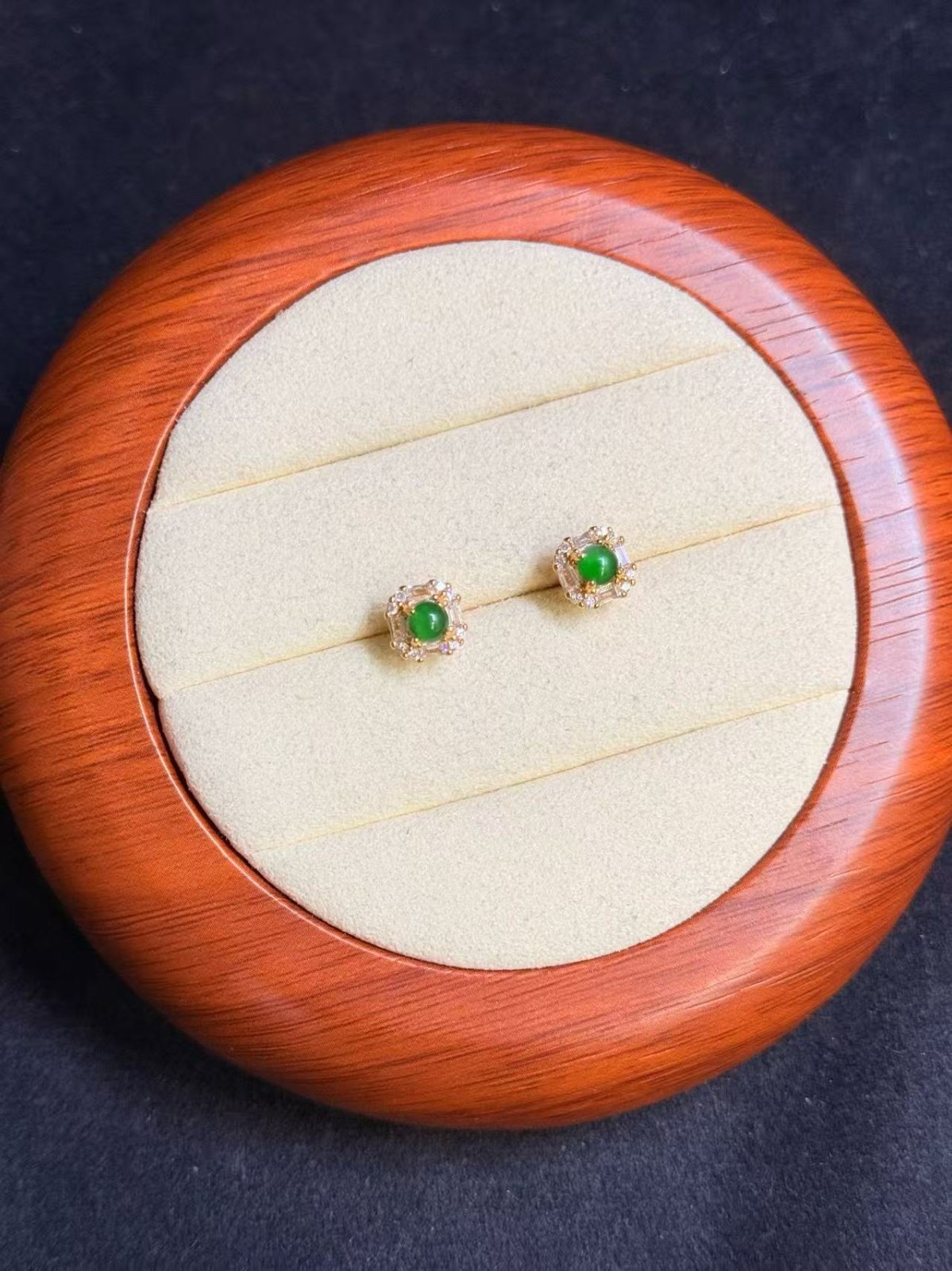 Top Natural grade A jadeite stud earring