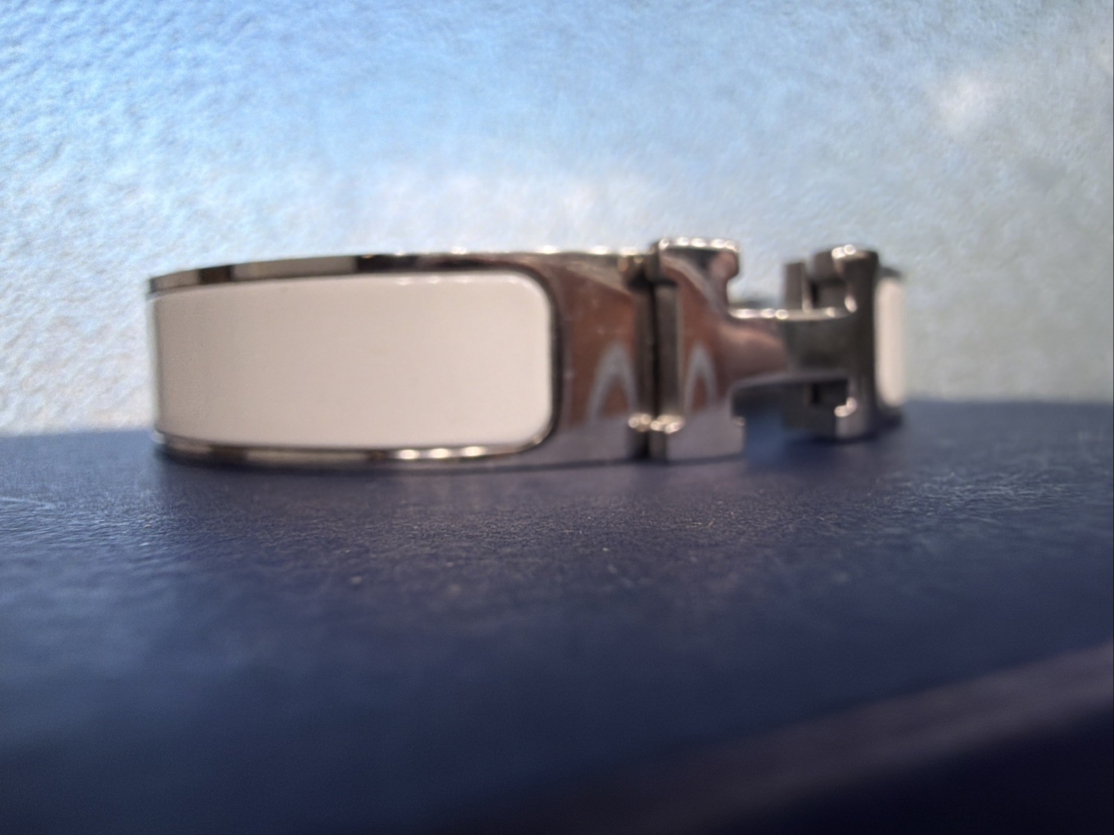 Authentic Hermès Clic H Bracelet White Enamel YG Size GM (Medium/Large) no box