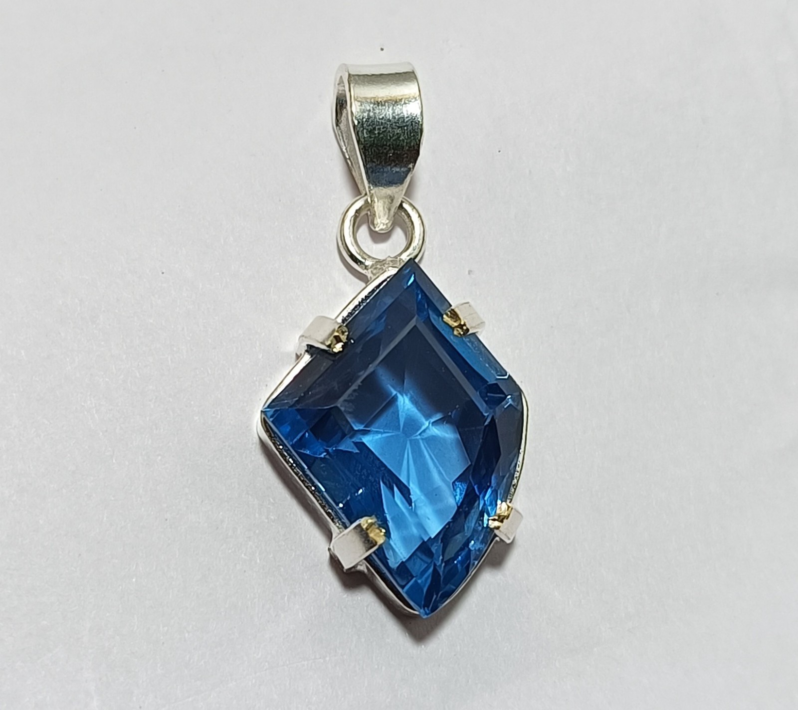 Natural Certified 31.60 ct Santa Maria Blue Aquamarine Pendant -925 Solid Silver