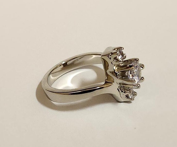 New Lady’s Women’s Girl’s Rhodium Plated 3 Clear Round CZ’s Fashion Ring Size 7