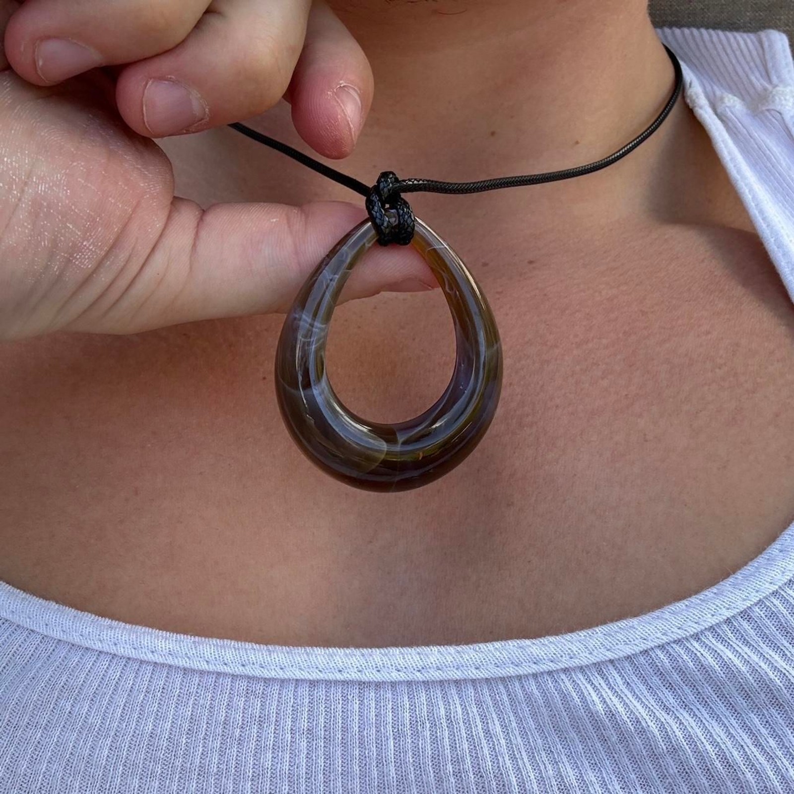 small brown amber pendant necklace w/ brown