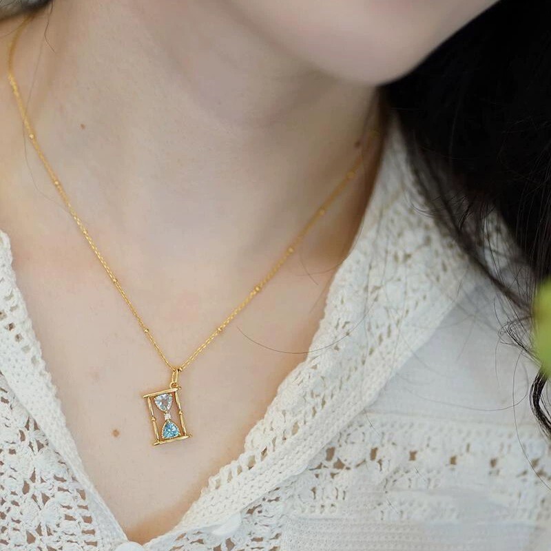 Golden pendant necklace accessory, necklace jewelry birthday and graduation gift