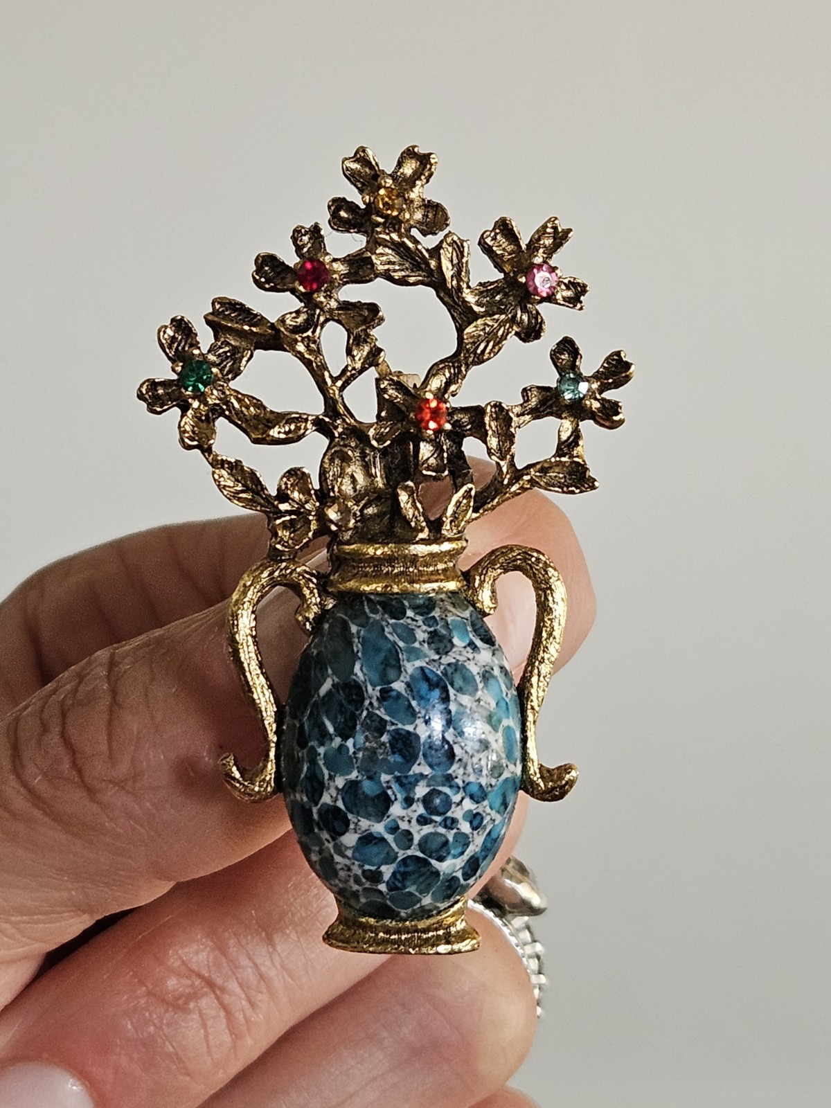 Vintage Gold-Tone Metal Vase Of Flowers Brooch Pin Blue Multicolor Rhinestones