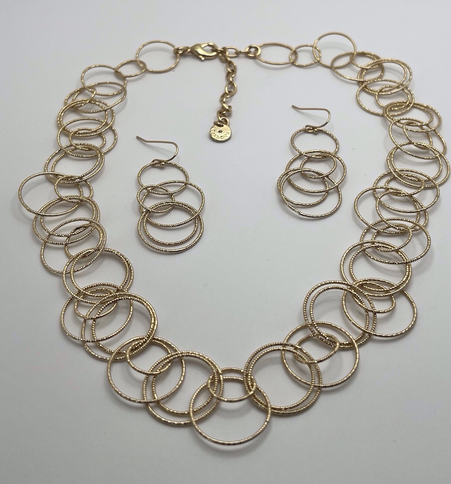 TALBOTS Textured Gold Tone Round Link Necklace / Dangle Earrings Set Sparkles!