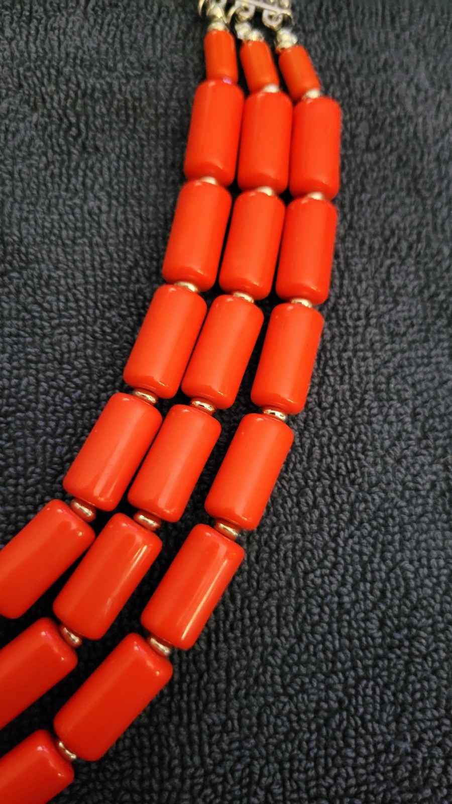 Red Acrylic Bead Necklace Tripple Strand Bib 18″ + 2.5 ” Extender