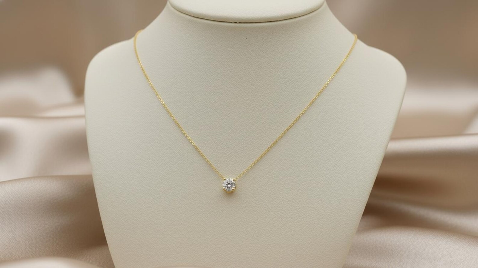 Lab Grown 1.00 Ct Round EF VS Diamond Prong Solitaire Necklace in 14K Solid Gold