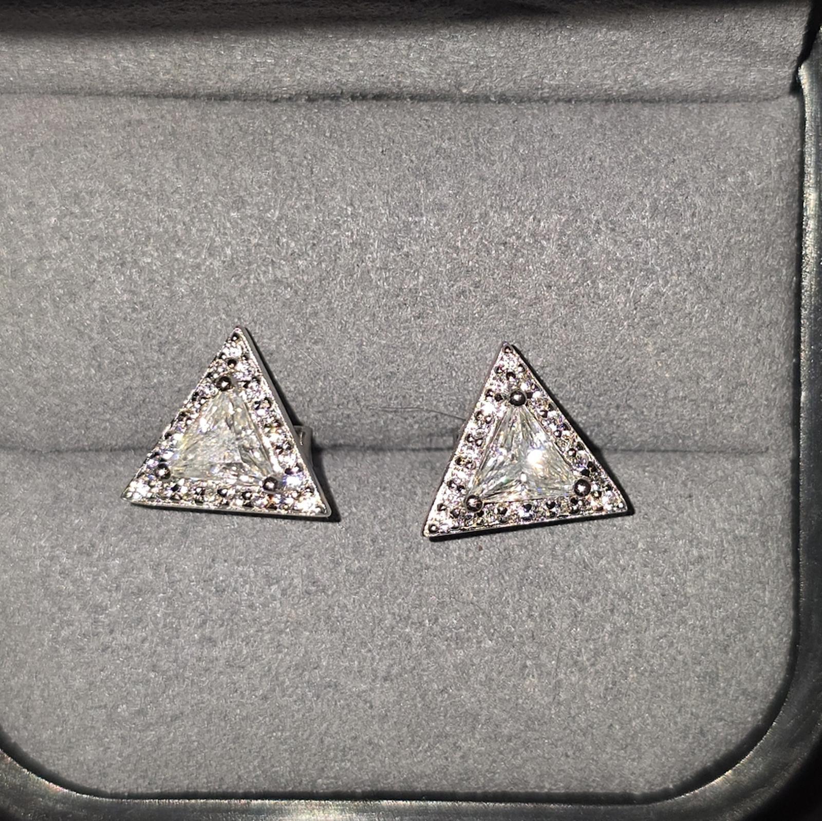 Moissanite Diamond Stud Earrings. D VVS1. Genuine Moissanite