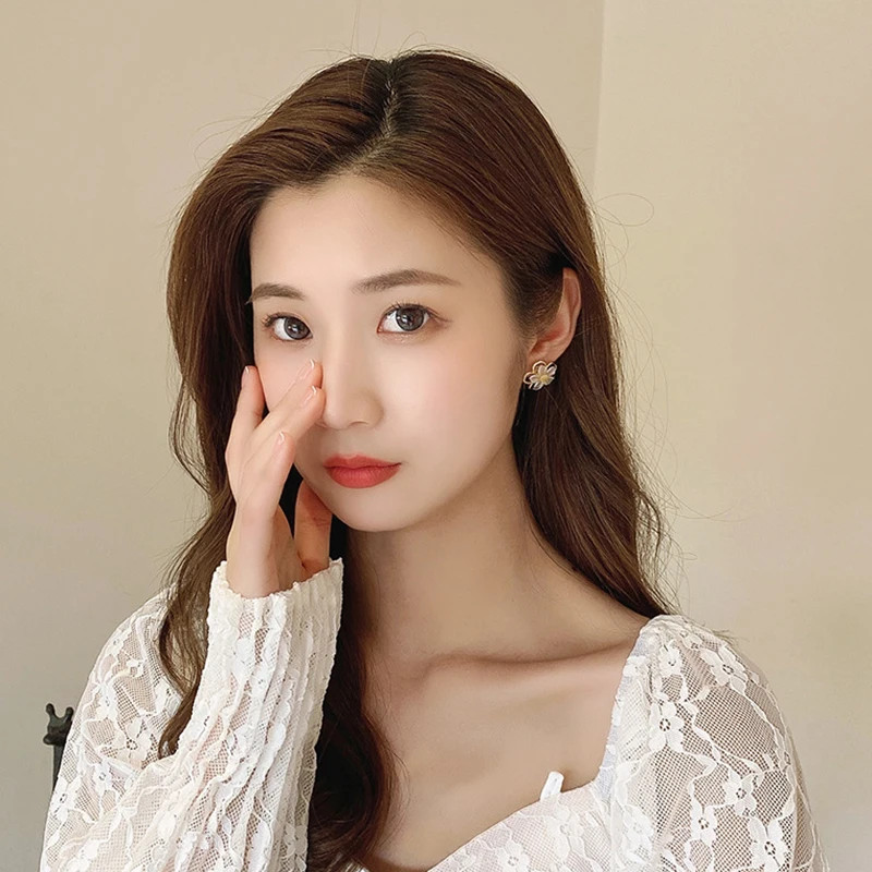 2026 Summer Fairy Non-pierced Ear Clip Double-layer Hollow Shell Flower Clip on