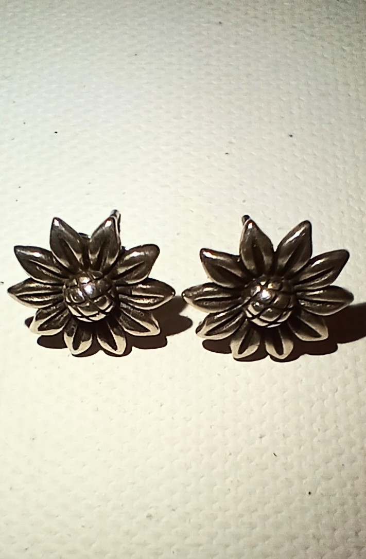2 Vintage Pairs Of Sterling Siver Earrings – Peace Signs & Sunflowers Marked 925