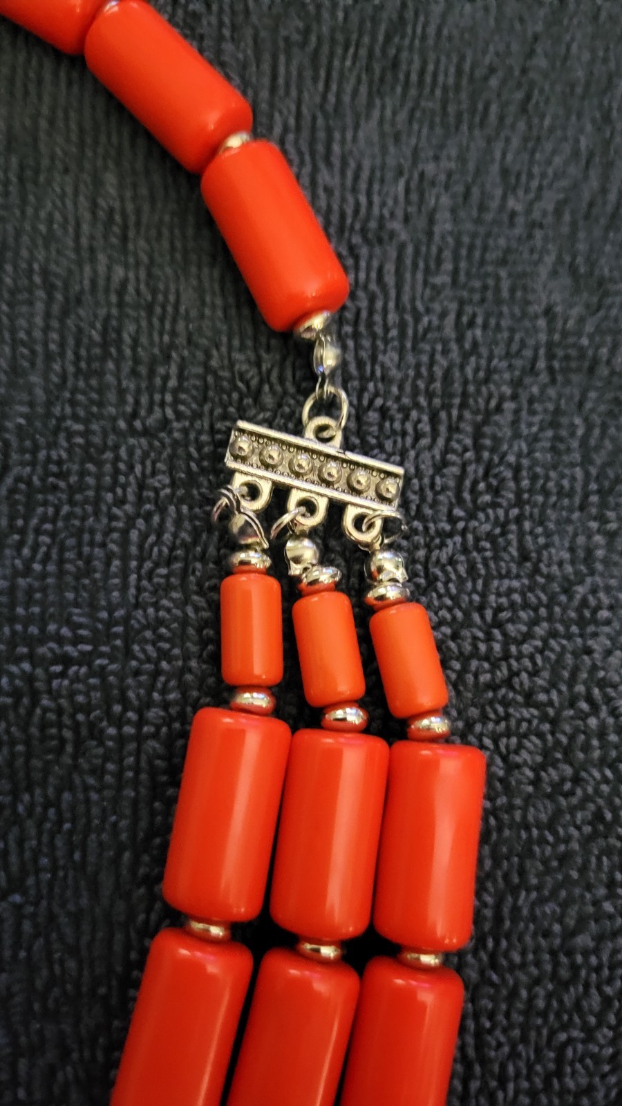 Red Acrylic Bead Necklace Tripple Strand Bib 18″ + 2.5 ” Extender