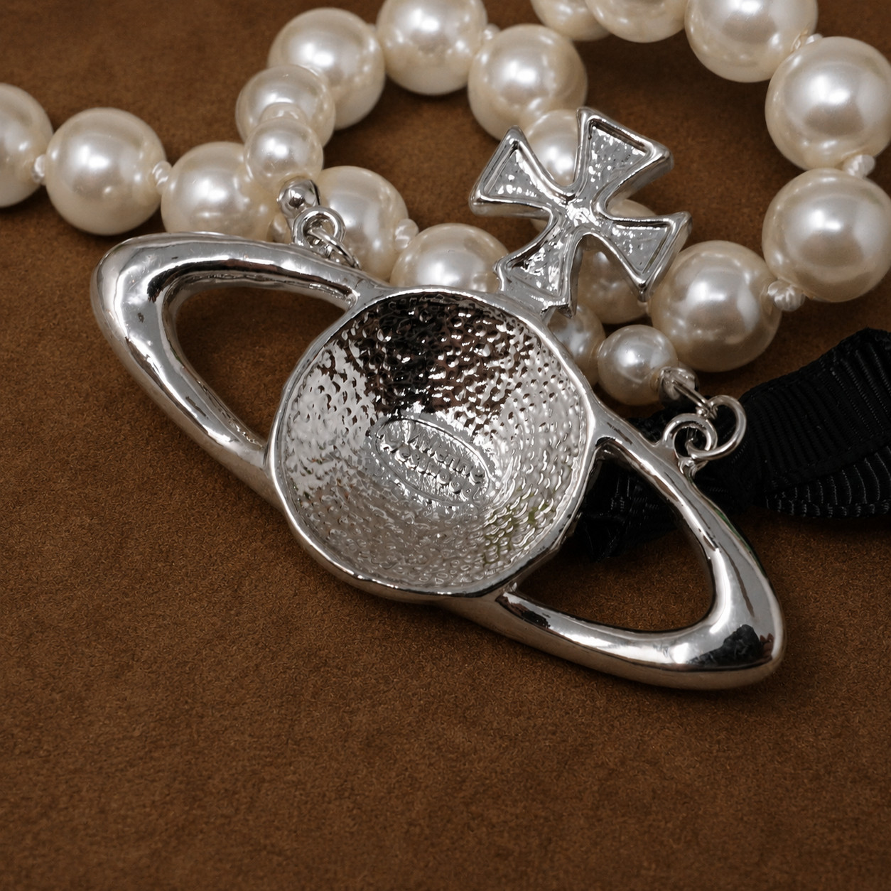 Vivienne Westwood Necklace Single Row Pearl Large Silver Orb Pendant With Box