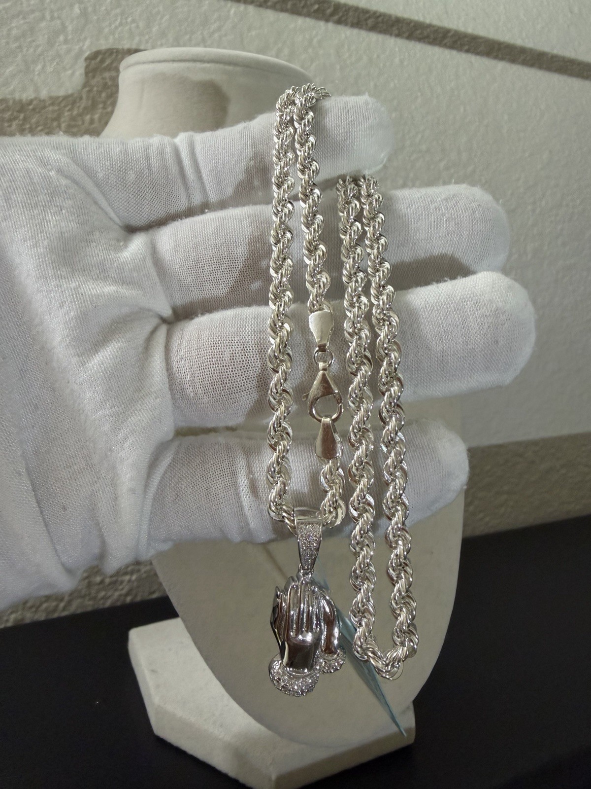 18 inch 4.5mm – 925 Sterling Silver Rope Chain & Moissanite Praying Hands