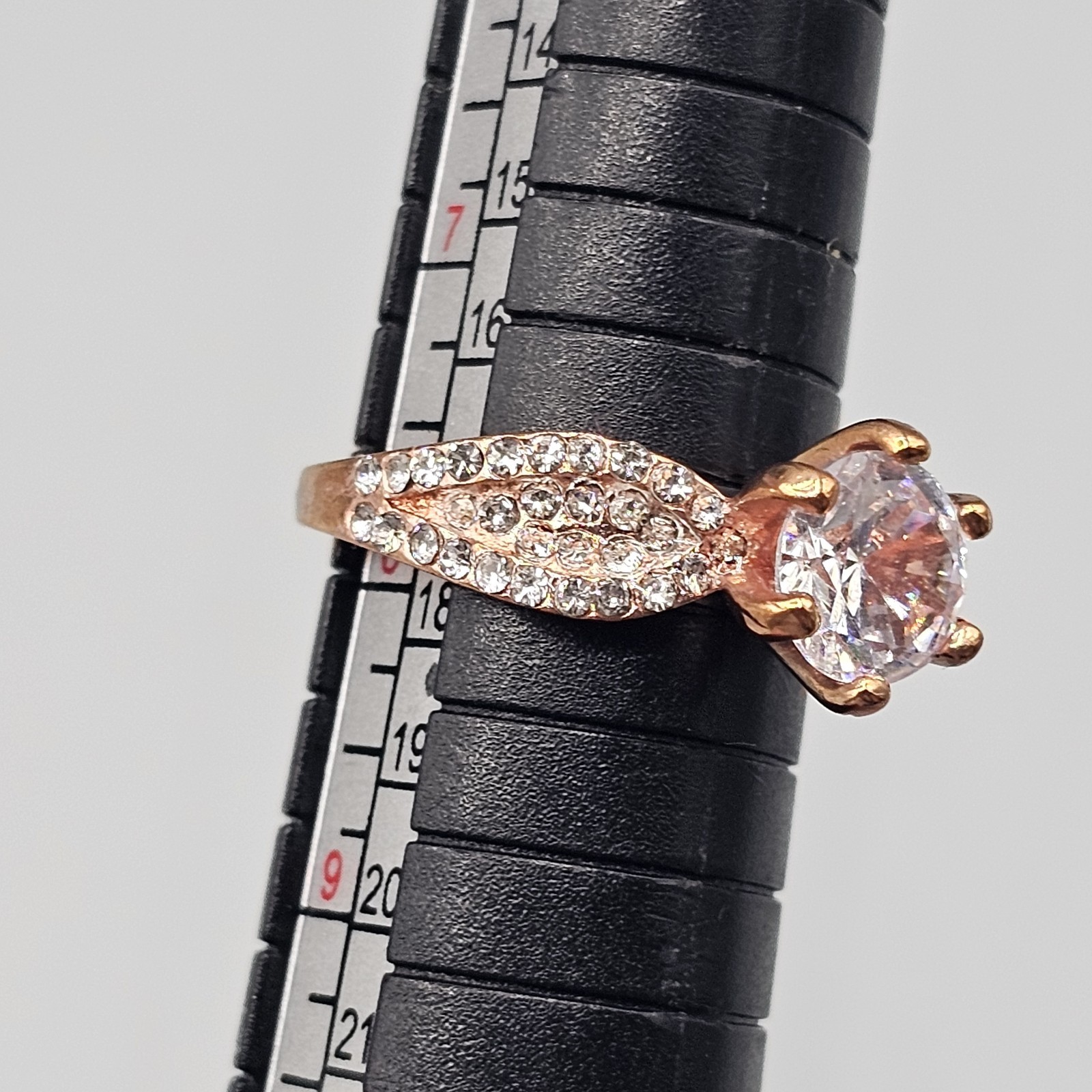 Copper Tone CZ Ring Round Center Stone Scalloped Band Size 7.5 Cubic Zirconia