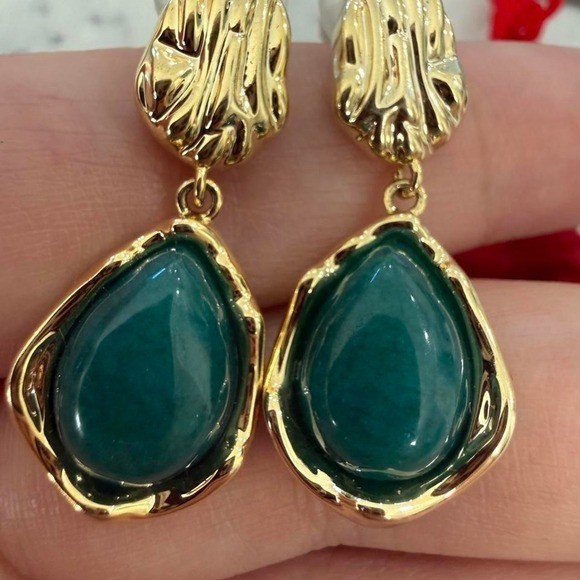 Gold Tone Emerald Green Teardrop Dangle Statement Earrings