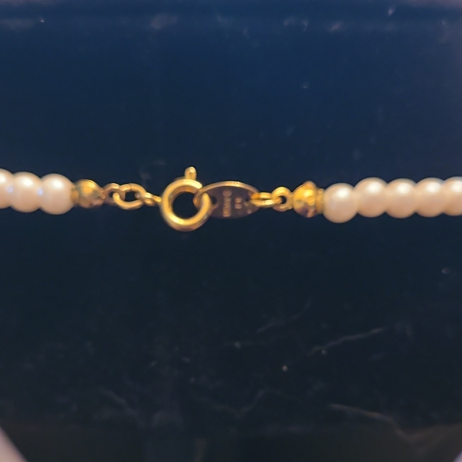 Vintage NR Avon Gold Tone Faux Pearl Necklace Round Charm Pearl Pendant Signed