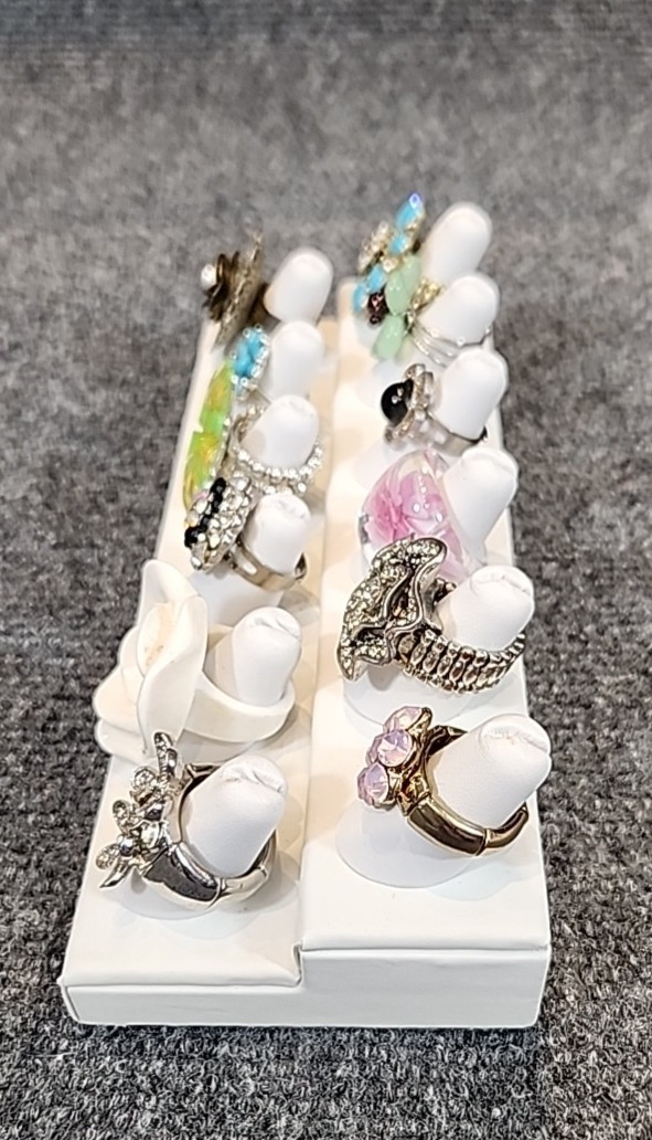 Jewelry 12 Flowered Rings Adjusts Sized Stretch See Description Lot #254