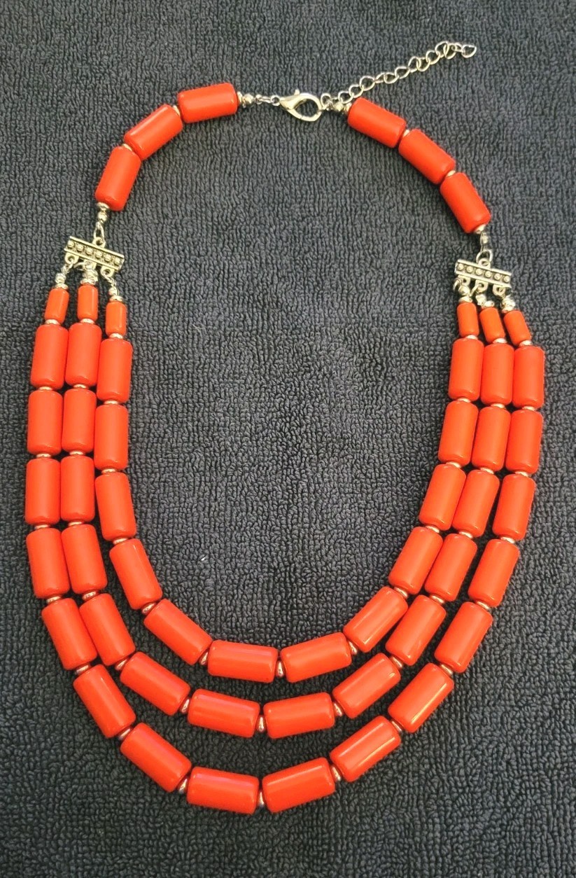 Red Acrylic Bead Necklace Tripple Strand Bib 18″ + 2.5 ” Extender