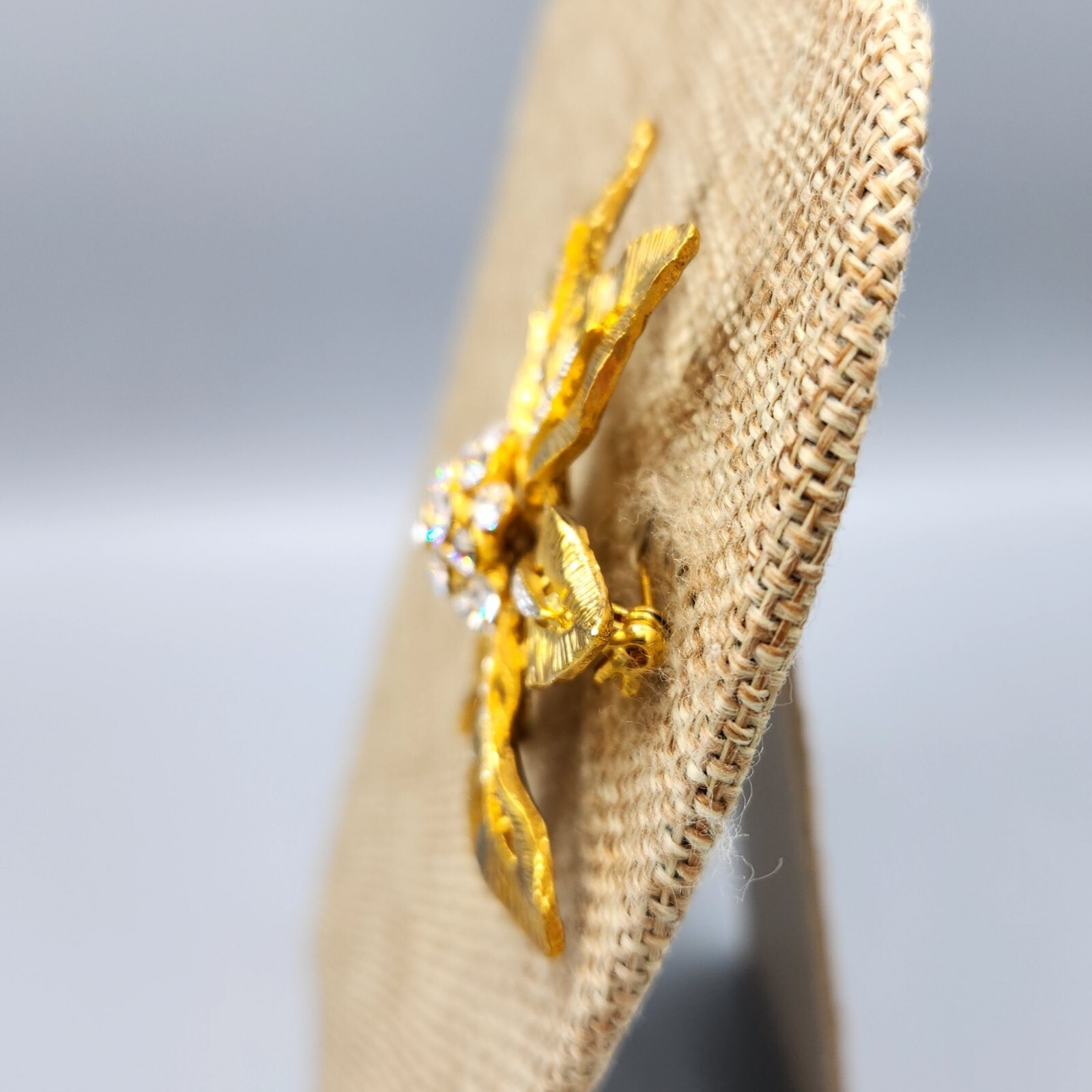 Unsigned Gold Tone Crystal Rhinestone Gold Flower Brooch & Clip Earrings