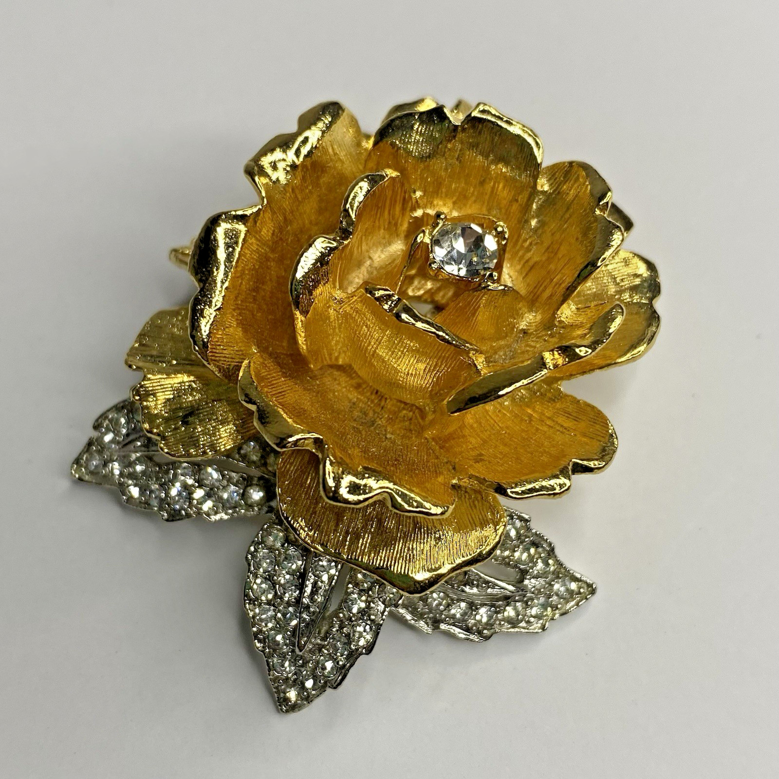Vtg ROSE ESTATE BROOCH Rhinestone Center, Gold & Silver Tone Textured Pin 1.75″