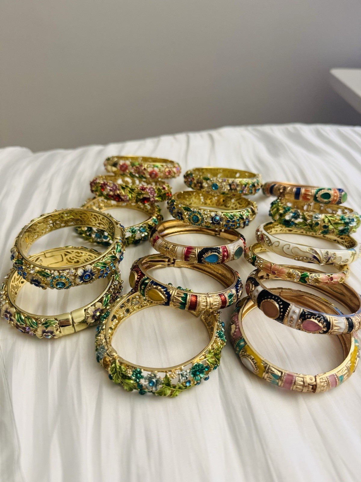 20 pcs Vintage Assortment Bangle Bracelets Brand New