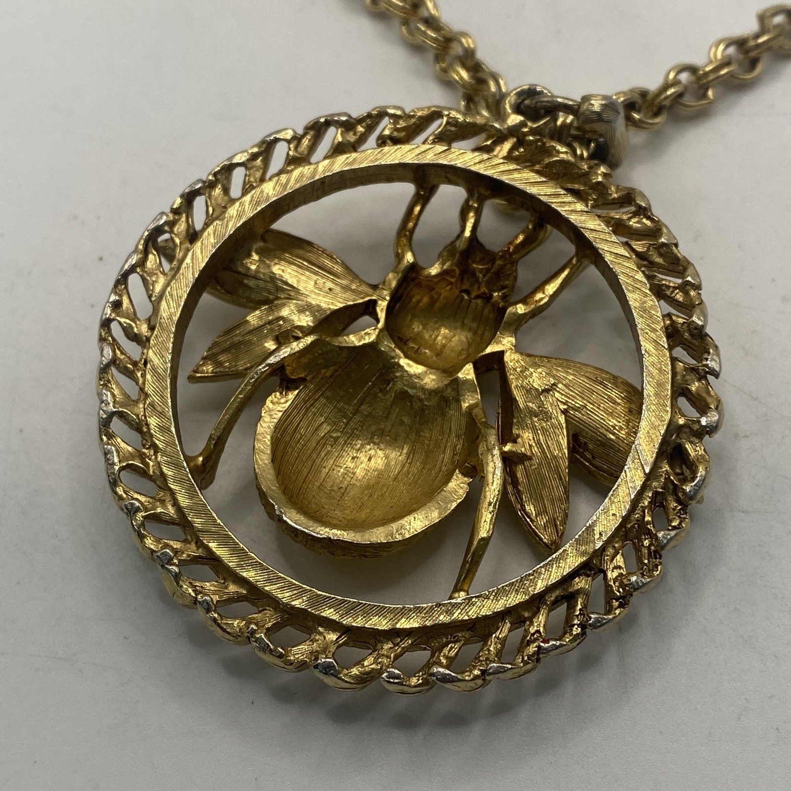 Gold Tone Bee Pendant Necklace Round Statement Barrel Clasp Womens 24 In Jewelry
