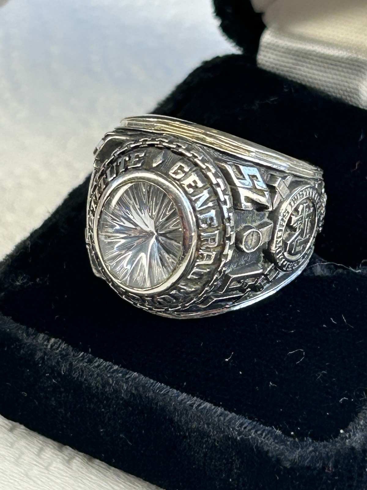 10k White Gold 1975 General Motors Institute Class Ring 22.4 Grams Size 9.5