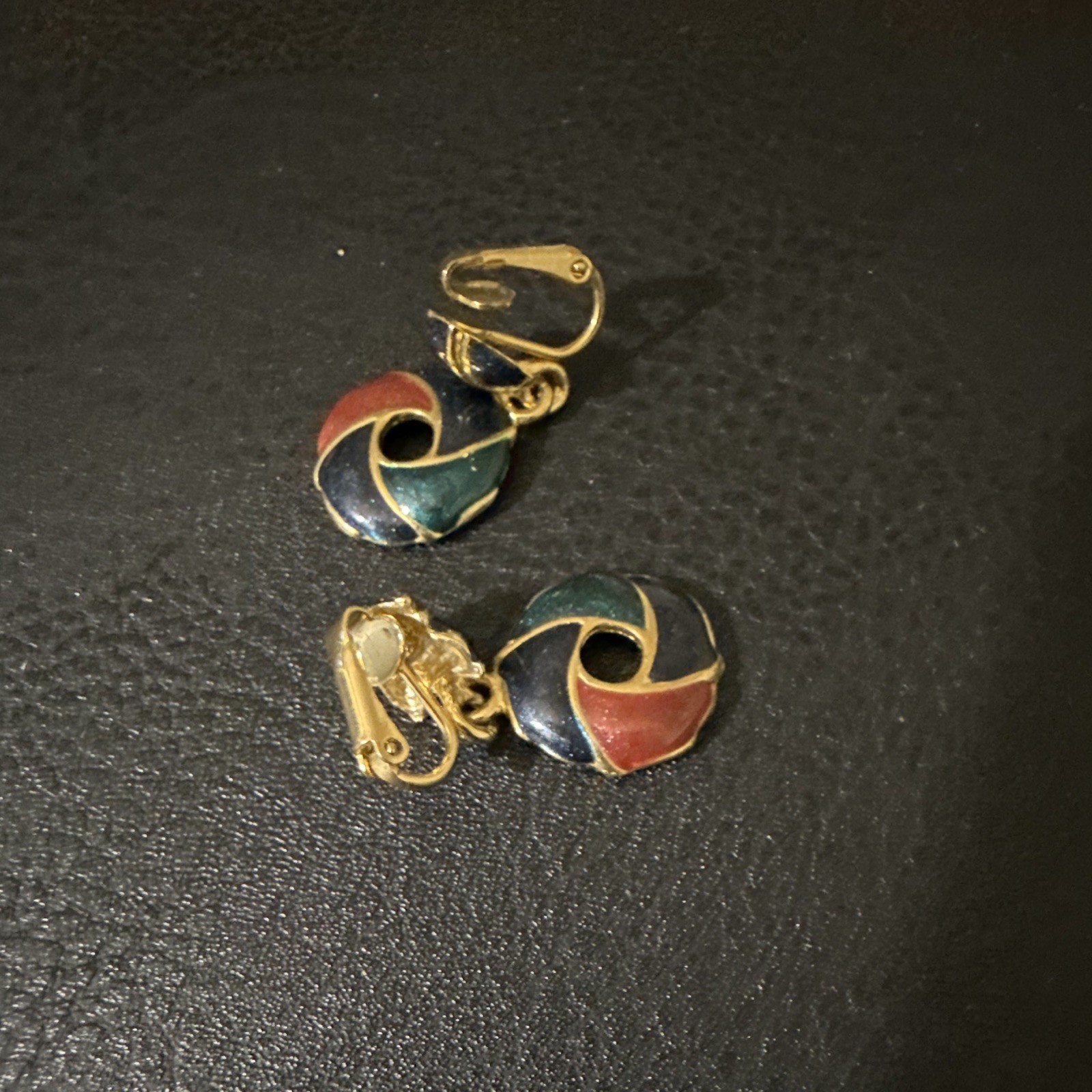 Gold Tone Multicolor Enamel Swirl Round Clip-On Dangle Earrings No Stone