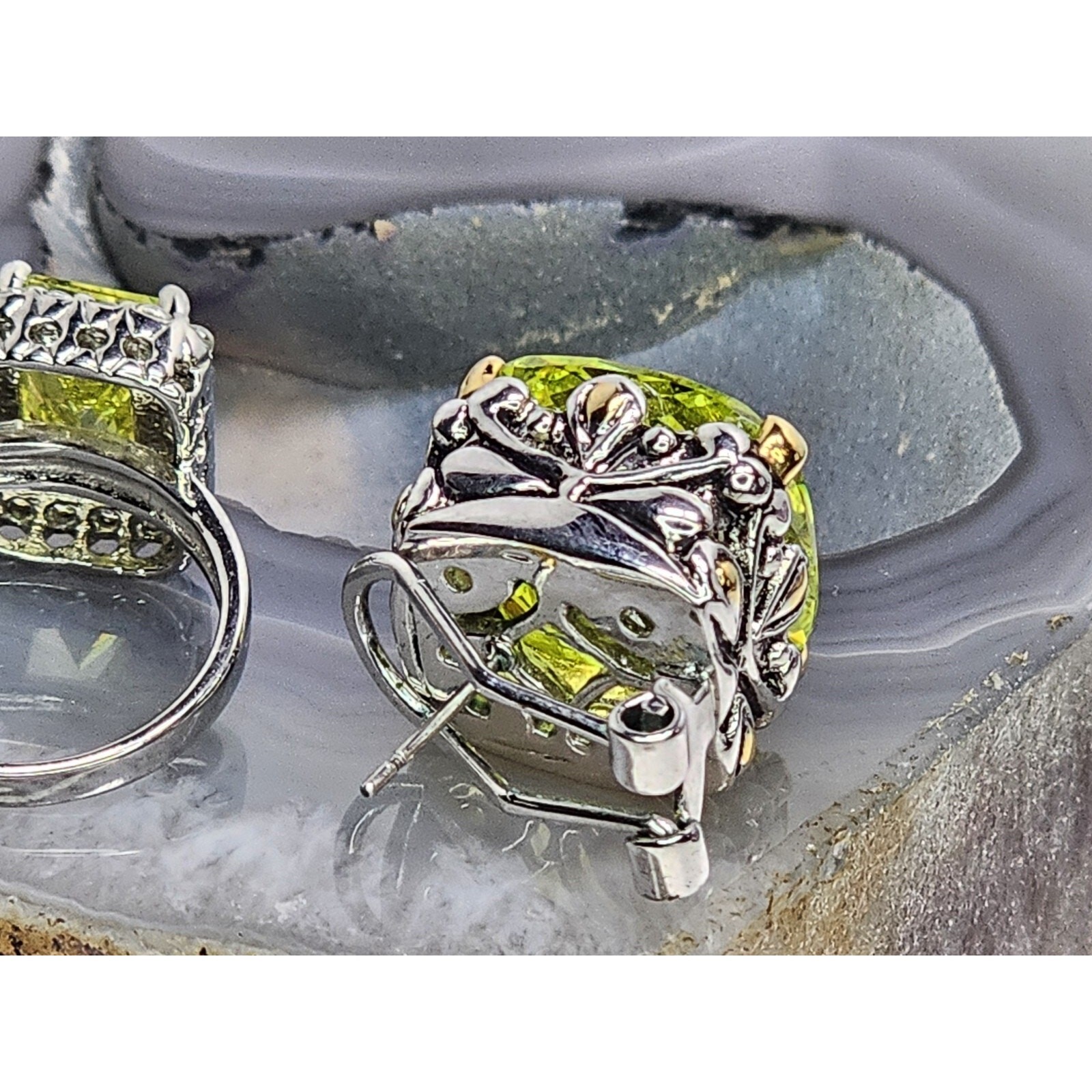 Costume Silver Tone – Green Stone Earrings & Ring Set – High Quality – Ring SZ 7