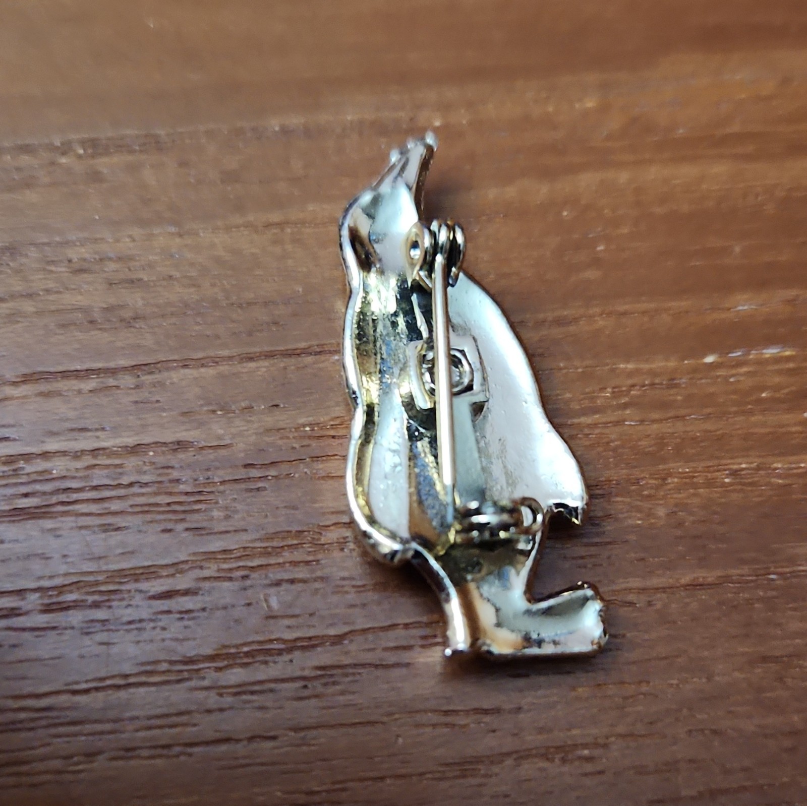 Gold Tone Metal Penguin Brooch Pin, Animal Theme, No Main or Secondary Stone