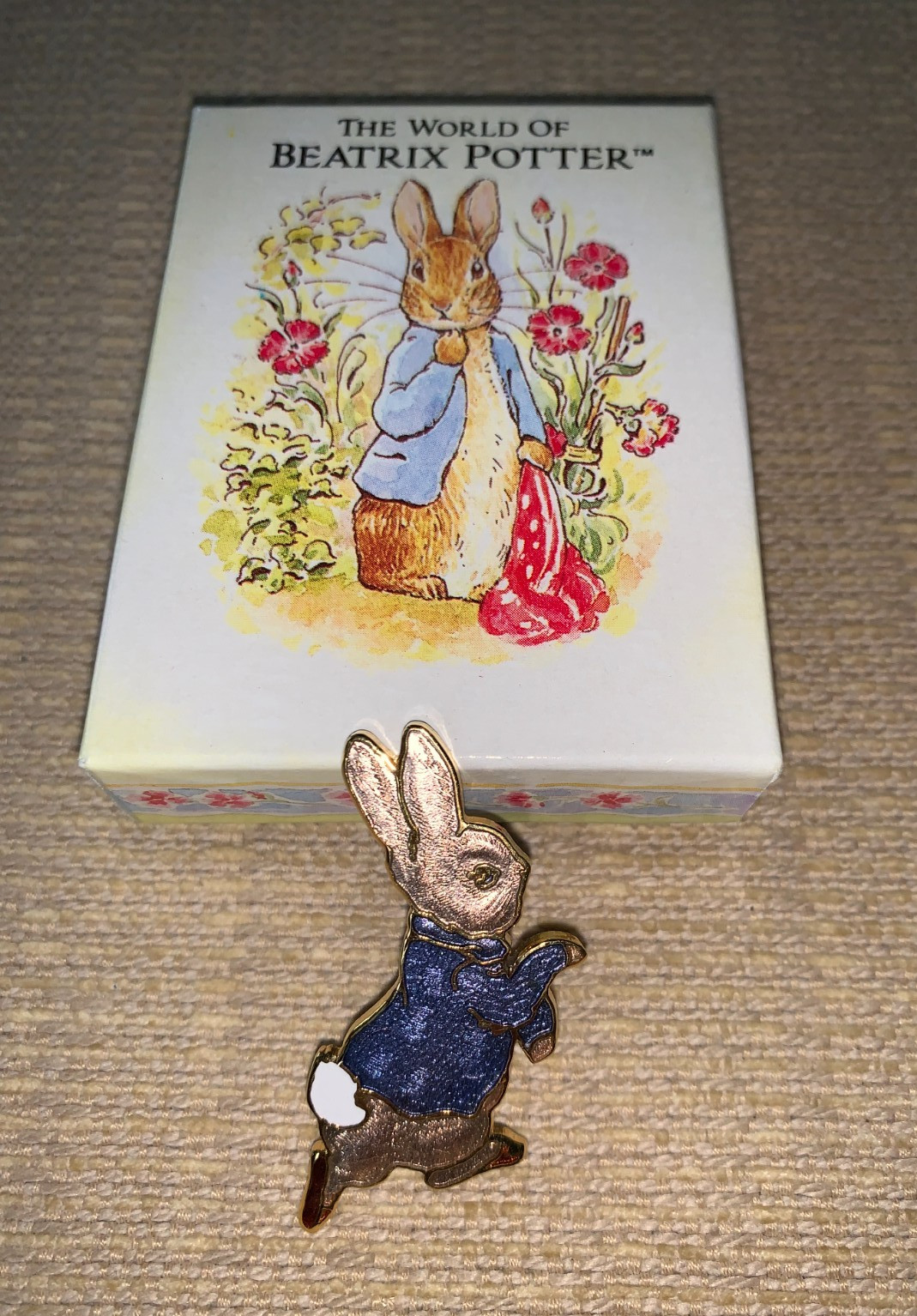 Beatrix Potter Peter Rabbit Enameled 22k Gold Plated Brooch by Fish Crown 1992