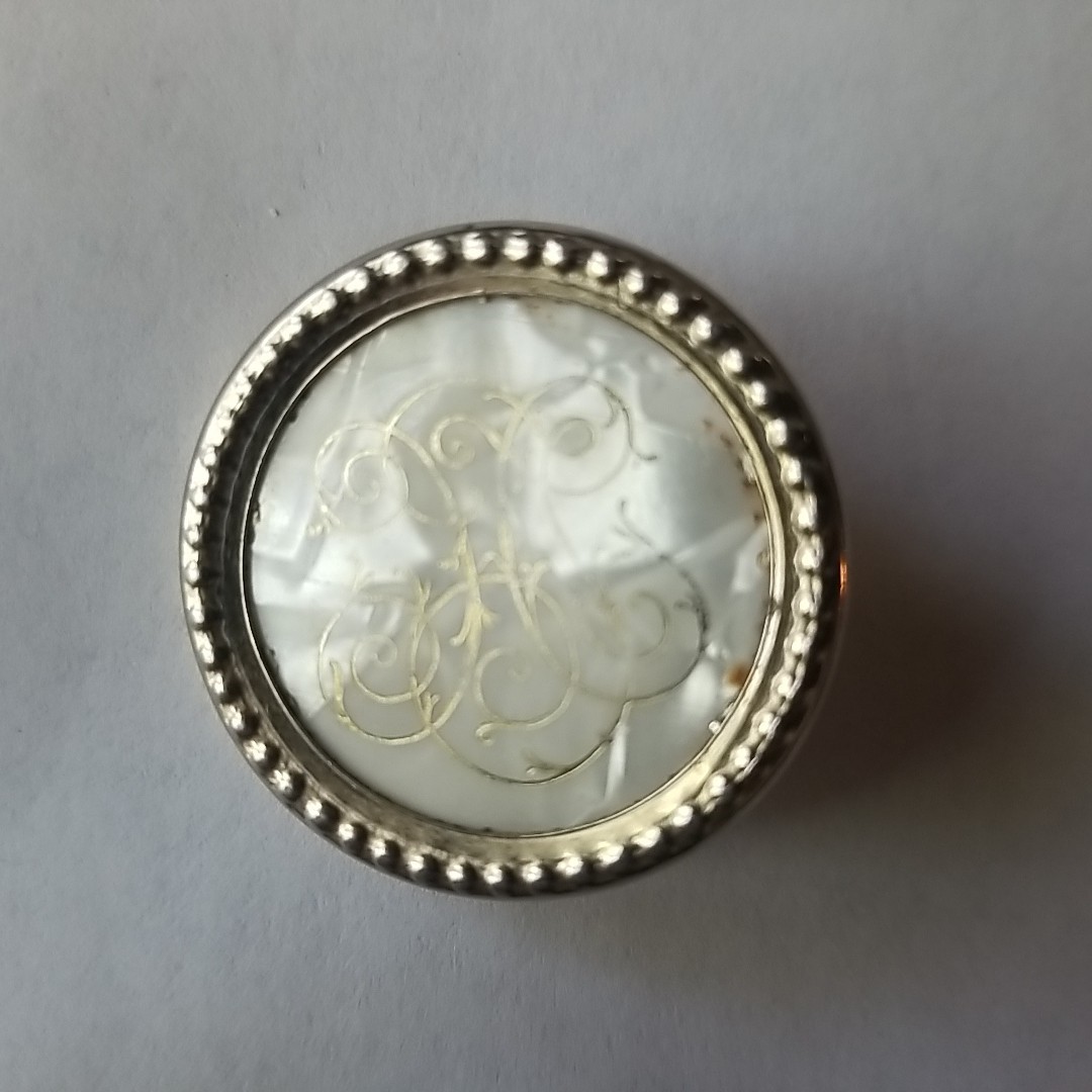 Vintage General Mfg Co USA Seamstress Magnetic Pin Holder Brooch Mother of Pearl
