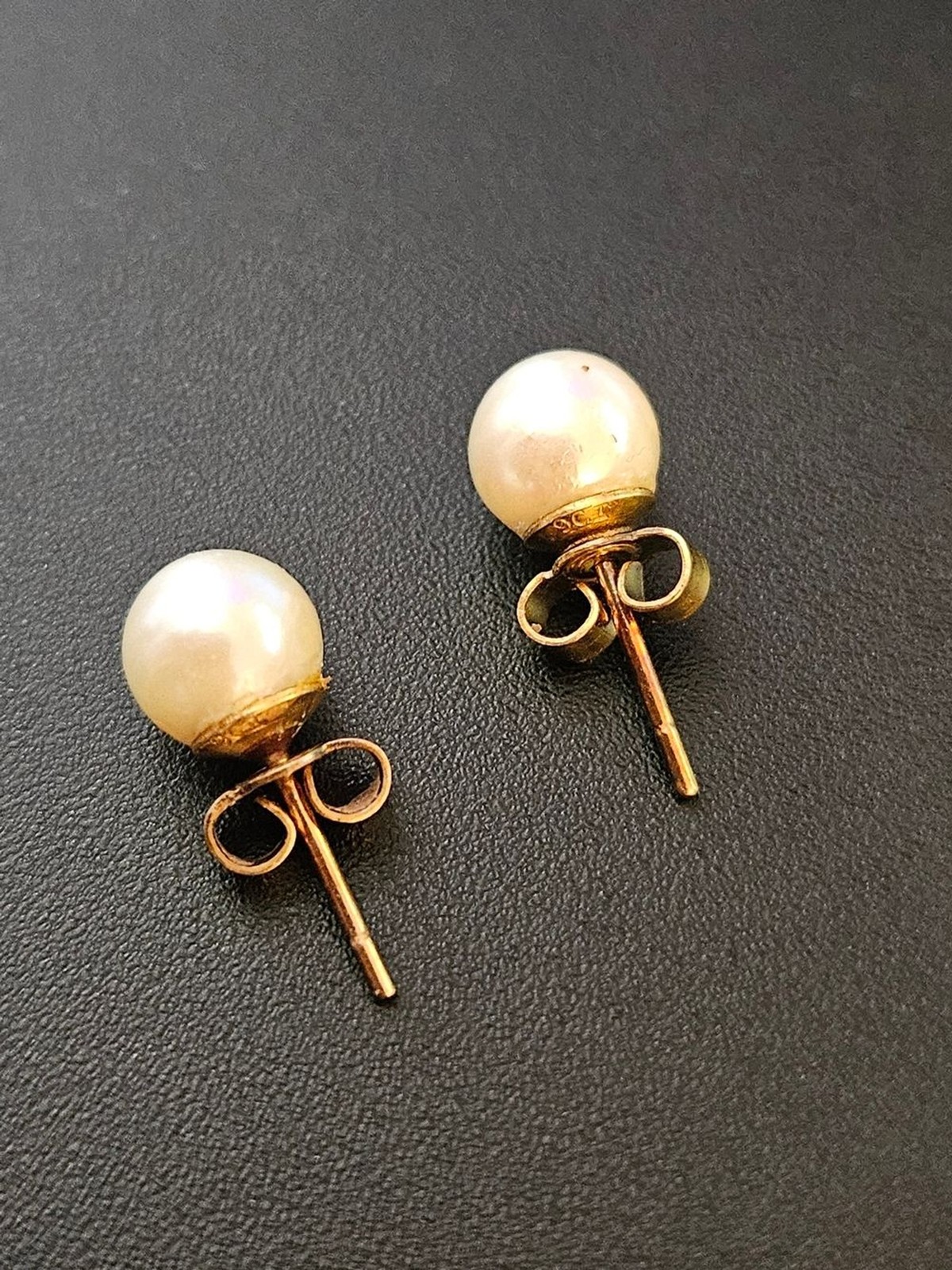 Classic Pearl Stud Earrings in Cream with 9 Ct Gold Studs