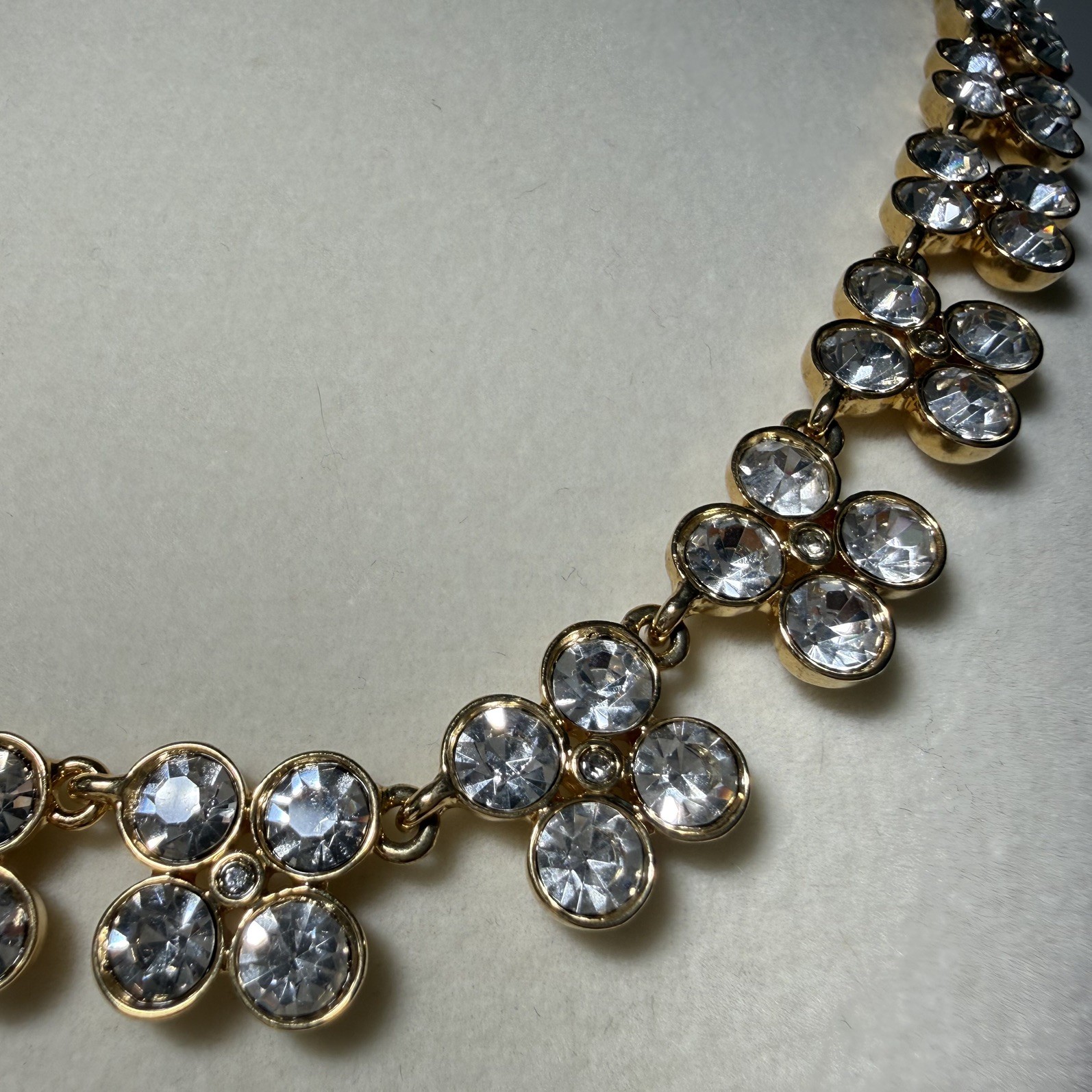 ANN TAYLOR GOLD TONE RHINESTONE NECKLACE EXCELLENT CONDITION 18” ADJUSTABLE