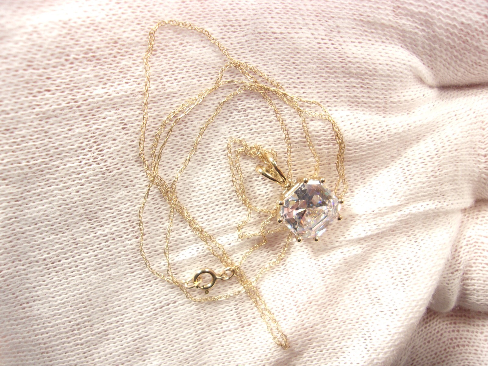 NEAR MINT LADY’S 10K YELLOW GOLD ASSCHER? CUT CZ PENDANT & 20″ GOLD NECKLACE