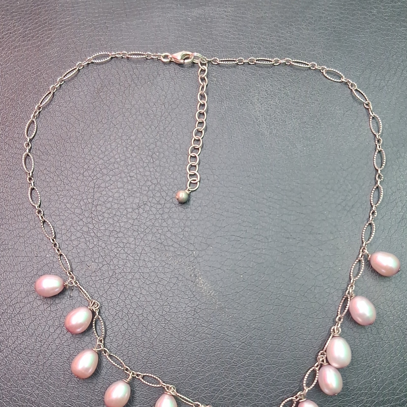 Sterling Silver Neckace whit a freshwater pearl oval link .