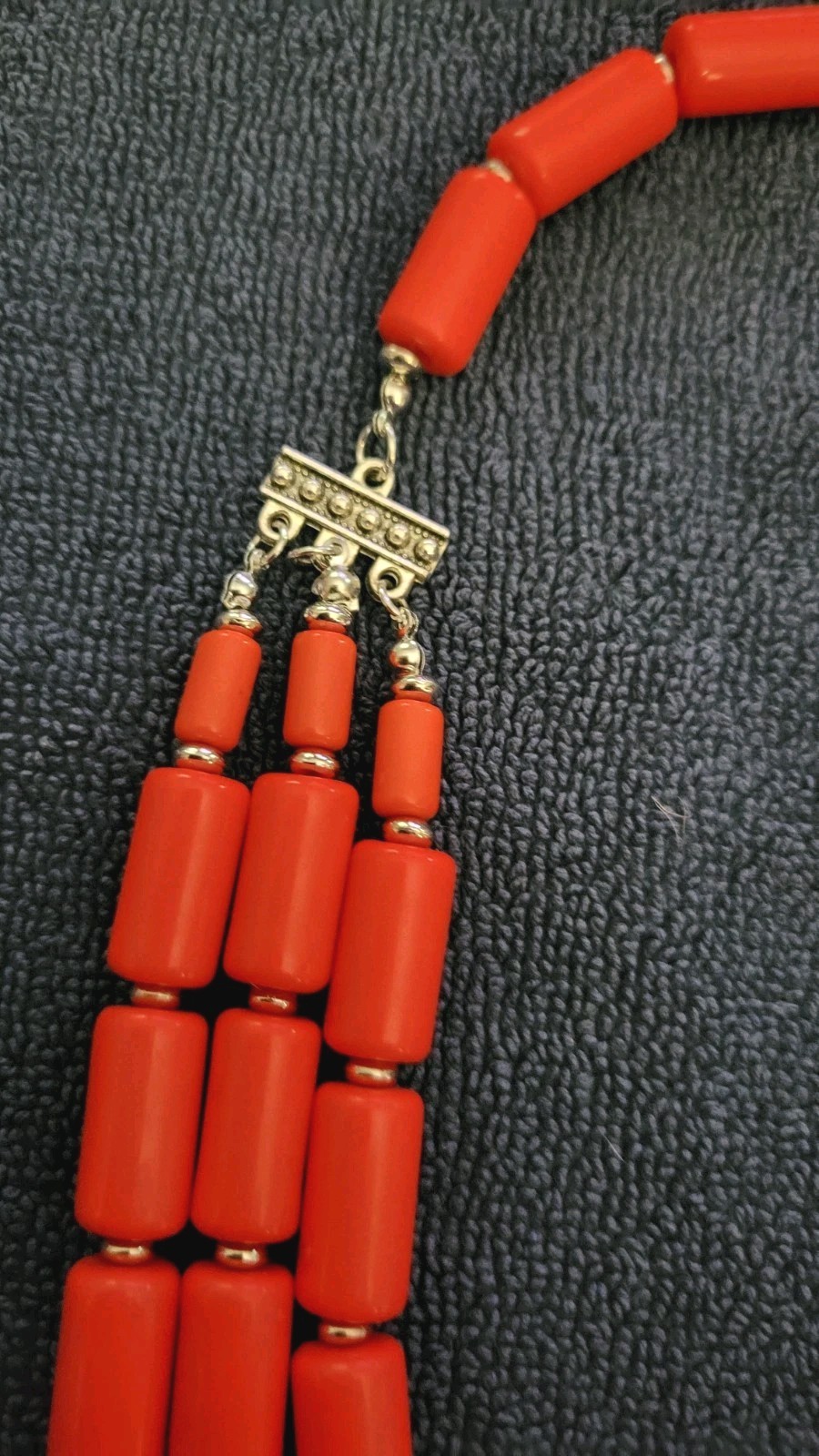 Red Acrylic Bead Necklace Tripple Strand Bib 18″ + 2.5 ” Extender