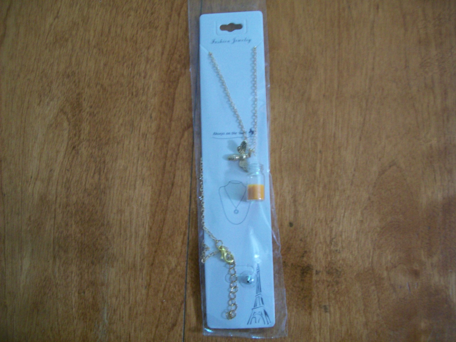 Fashion Jewlery Gold Tone Necklace Bee And Honey Jar Pendant