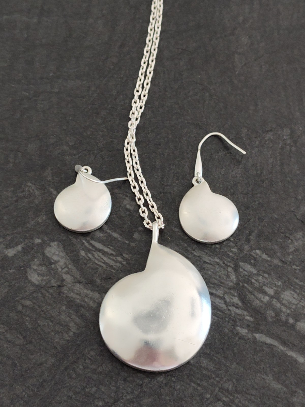 Lucky Brand Silver Tone Stone Inlay Nautilus Shell Necklace And Earring Set