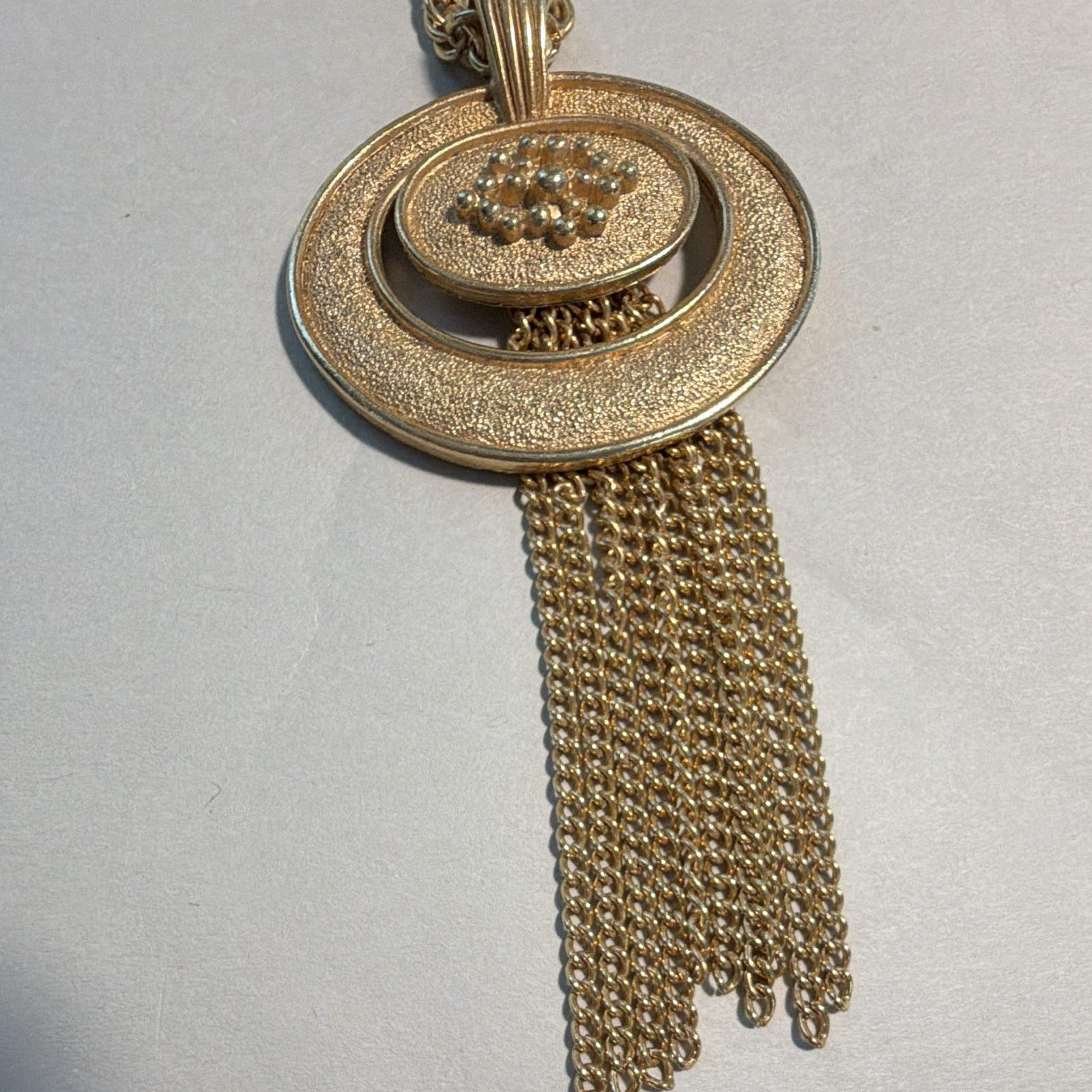 Vintage Avon Ovalesque Gold Tone Tassel Pendant Necklace 1973 Modernist 24″ Chai
