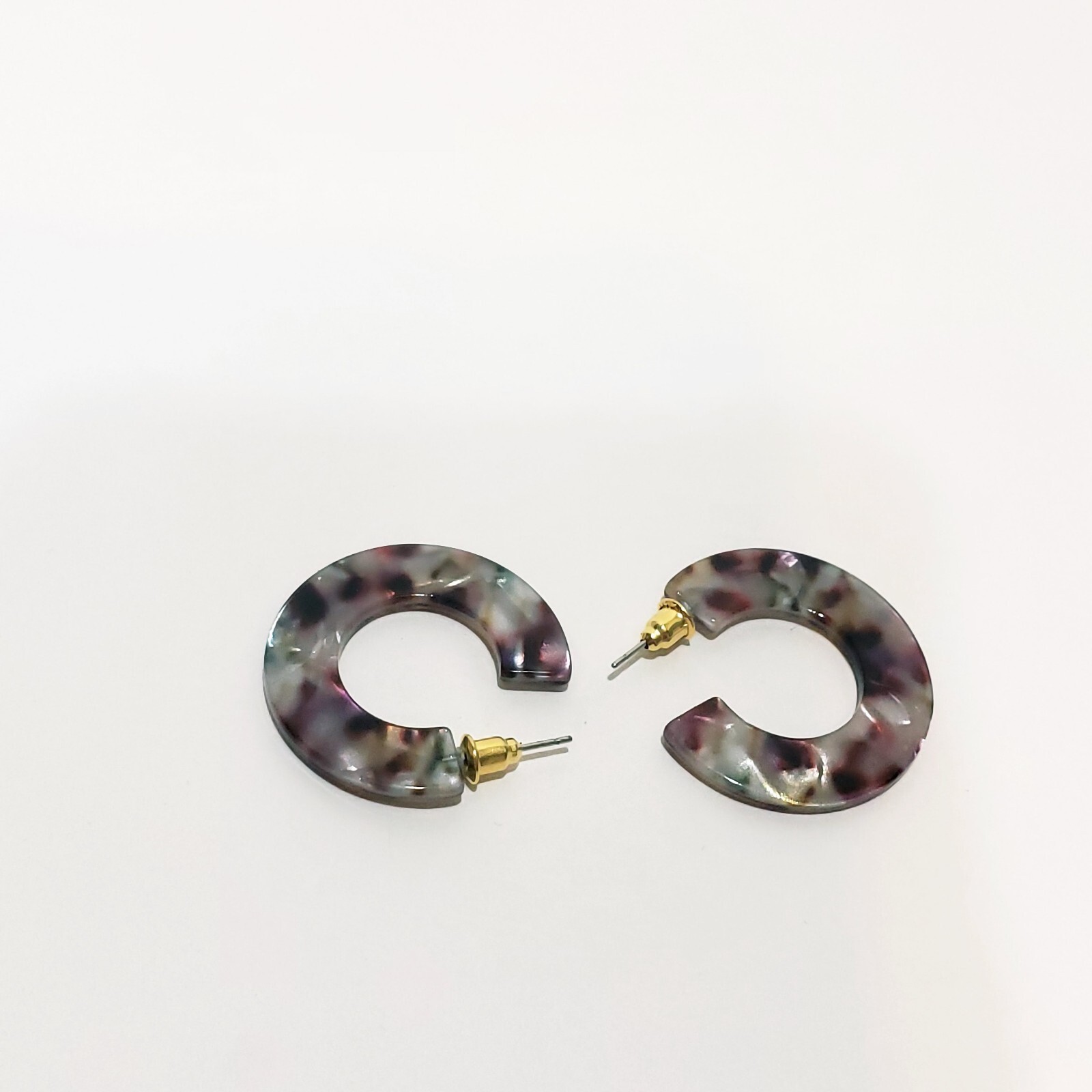 C Shaped Hoop Tortoise-Look Acrylic Resin Earrings 1″ Pierced Vintage Brown