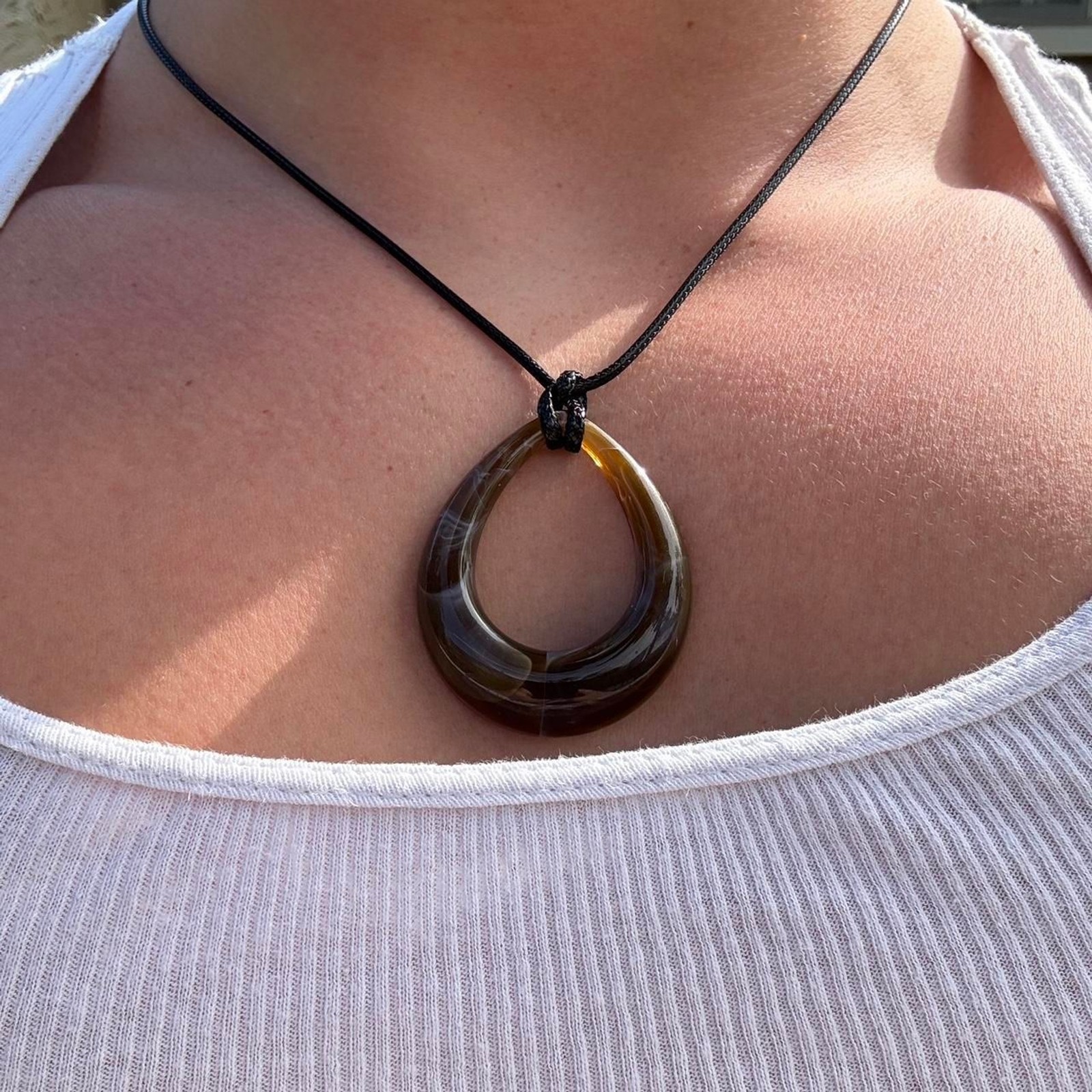 small brown amber pendant necklace w/ brown