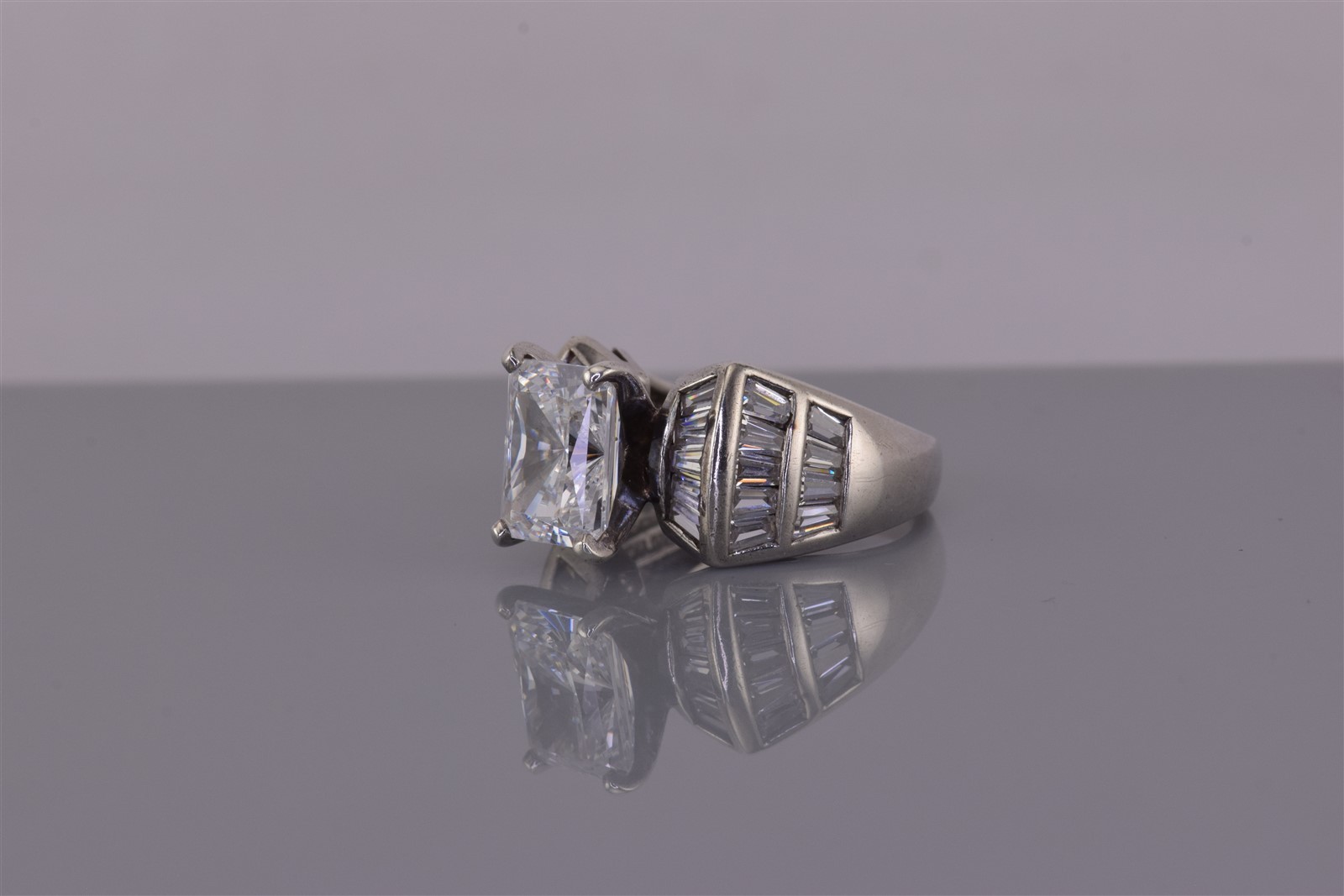 Sterling Silver Emerald Cubic Zirconia Baguette Channel Set Band Ring 925 Sz: 6