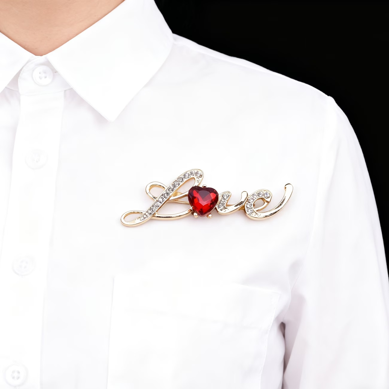Broche elegante en forma LOVE con corazon de brillante marron para mujer